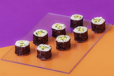 Классический ролл с огурцом