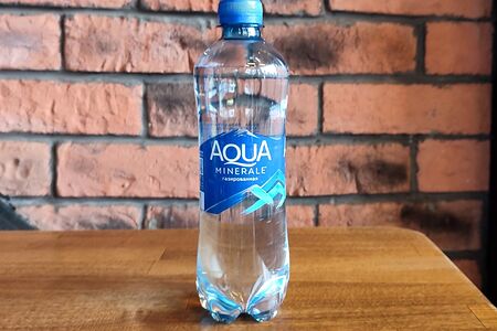 Вода Aqua Minerale с газом
