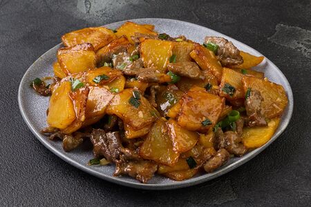 Говядина, жаренная с картофелем
