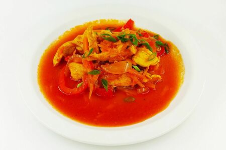 Гуляш из курицы в кисло-сладком соусе