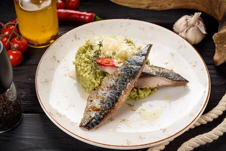 Скумбрия на гриле с булгуром