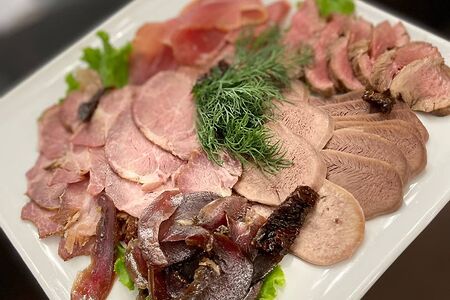 Закуска из мясного ассорти