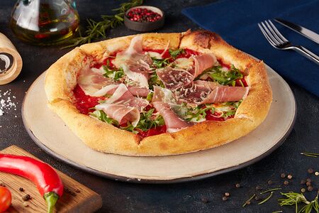 Пицца с пармской ветчиной