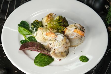 Судак, фаршированный креветками