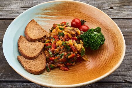 Салат из запеченных овощей на мангале