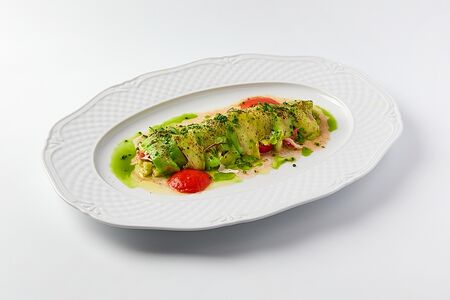 Салат с крабом, авокадо и соусом амарильо