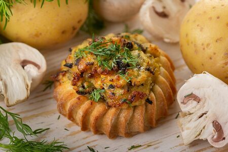 Перепечки с картофелем и грибами 