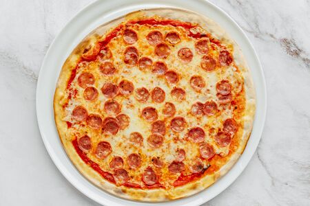 Пицца с трюфельной колбасой