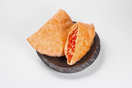 Чебурек с моцареллой, помидором и сладким перцем