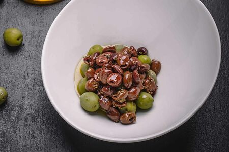 Оливки Таджаска из Лигурии и сицилийские Ночеллара