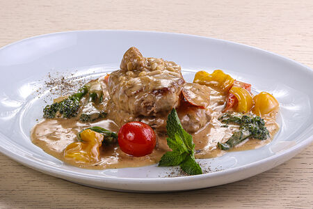 Говяжья вырезка в соусе