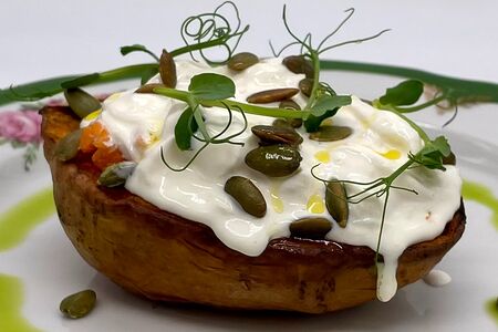 Запеченный батат со страчателлой