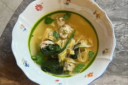 Куриный суп с лапшой, индейкой и овощами