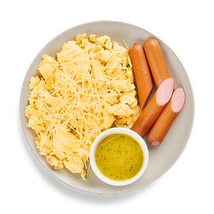 Скрэмбл с сосисками и пармезаном