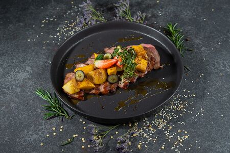 Утиная грудка с манго