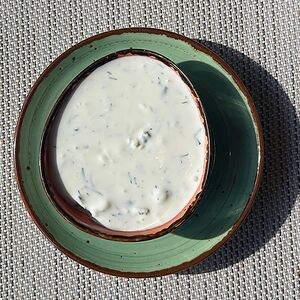 Сметана с чесноком