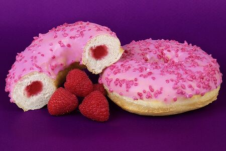 Пончик РазберриДон с начинкой из малины