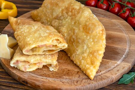 Чебурек с ветчиной и сыром