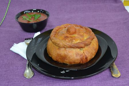 Жаркое из говядины в съедобном горшочке