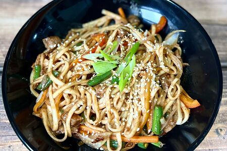 Удон с курицей кимчи острый