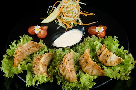 Гёдза со свининой во фритюре