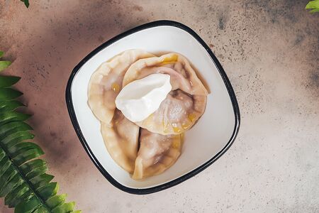 Вареники с вишней и сметаной