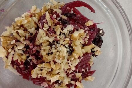 Салат Свекла с черносливом и грецким орехом