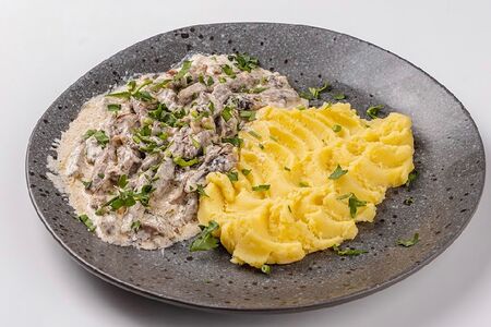 Бефстроганов с пюре