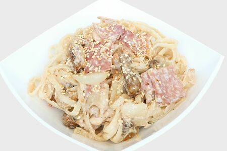 Лапша удон в сливочно-чесночном соусе