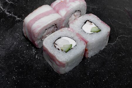 Ролл курица в беконе