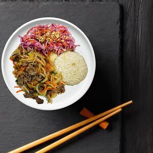Ком Сао с тушеным мясом и овощами