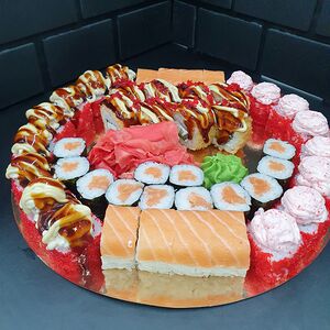 Торт из роллов 44 шт