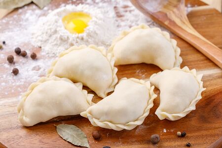 Вареники с квашеной капустой и салом