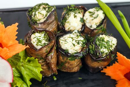 Рулетики из баклажанов