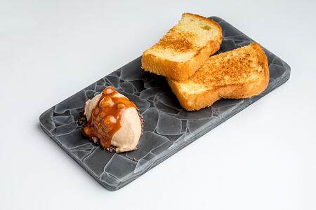 Паштет из печени цыпленка с бриошью