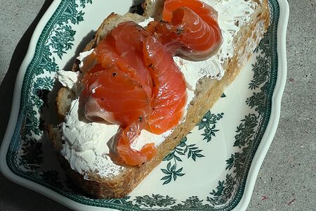 Бутерброд с красной рыбой