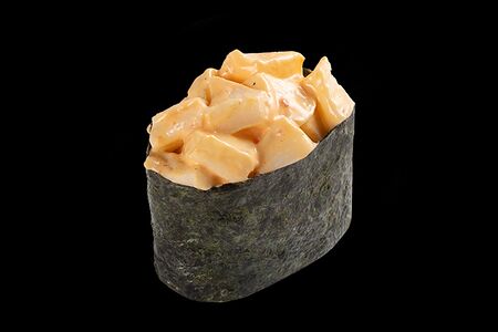 Гункан с острым кальмаром