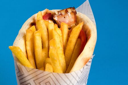 Сувлаки с курицей в беконе