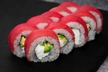 Ролл Филадельфия с тунцом