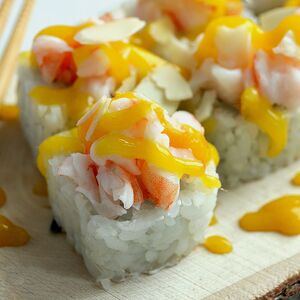 Ролл Сладкая креветка с манго-соусом