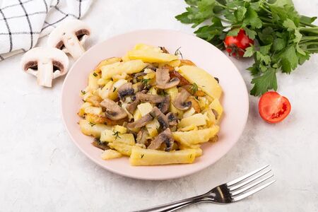 Картошечка жаренная с грибами