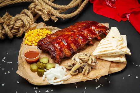 Мясная тарелка в медовом маринаде ребра BoykoBBQ