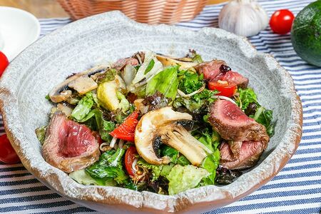 Салат с ростбифом