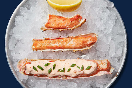 Клешня камчатского краба в сливочно-икорном соусе