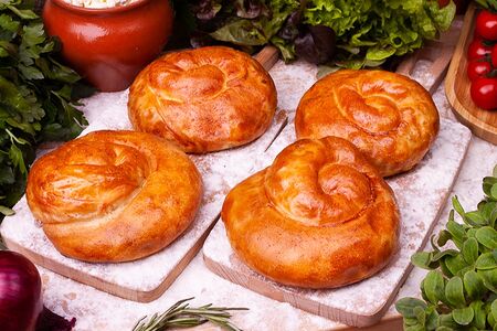 Вертута творог соленый, зелень