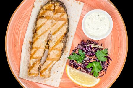 Стейк из красной дикой рыбы