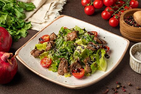 Теплый салат с телятиной