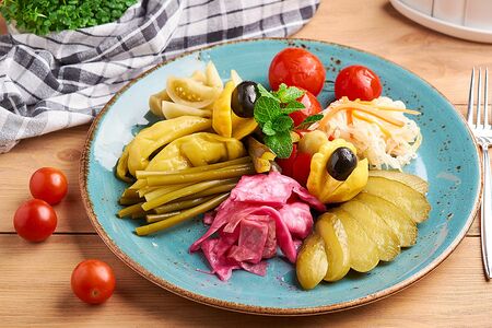 Ассорти домашних солений