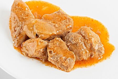 Свинина, тушенная в томатном соусе