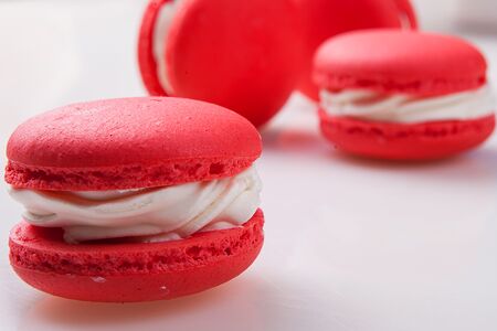 Макарон Пломбир-малина